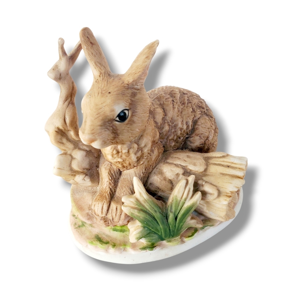🔴 LAST CHANCE ITEM Vintage HOMCO Porcelain Bunny Rabbit on a Log Figurine